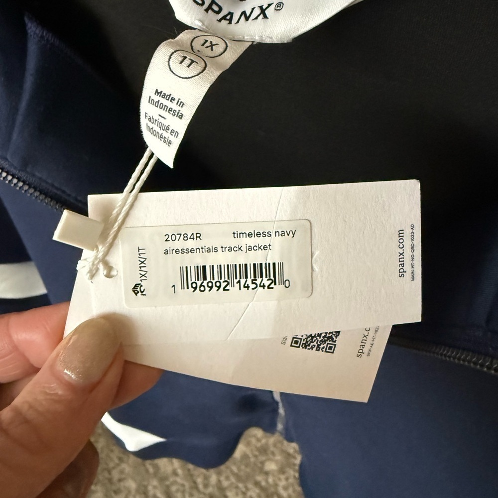 NWT SPANX AirEssentials® Pique
Full Zip Plus Size Track Jacket, Navy, 1X - Picture 5 of 8